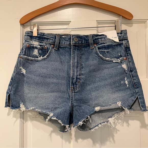 Abercrombie & Fitch Pants - Abercrombie & Fitch The Mom Short 10.5” High Rise Denim